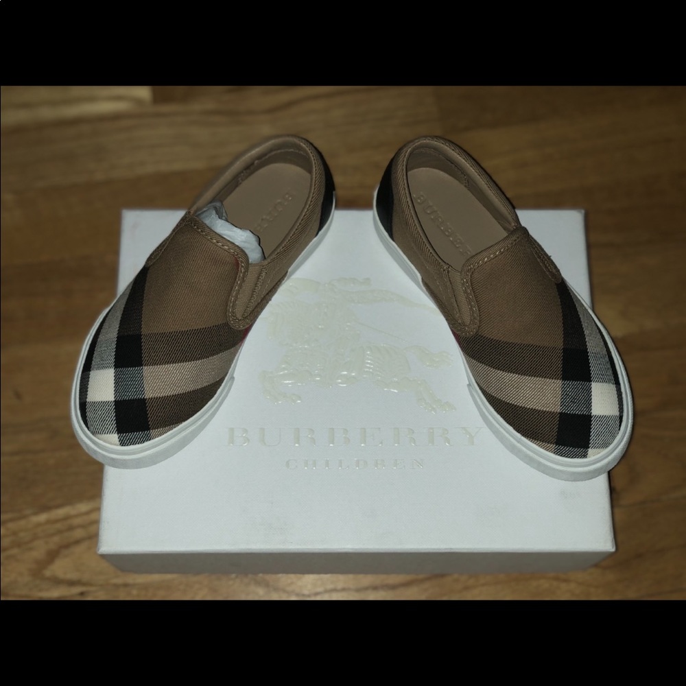 Burberry children slip on sneakers for girls